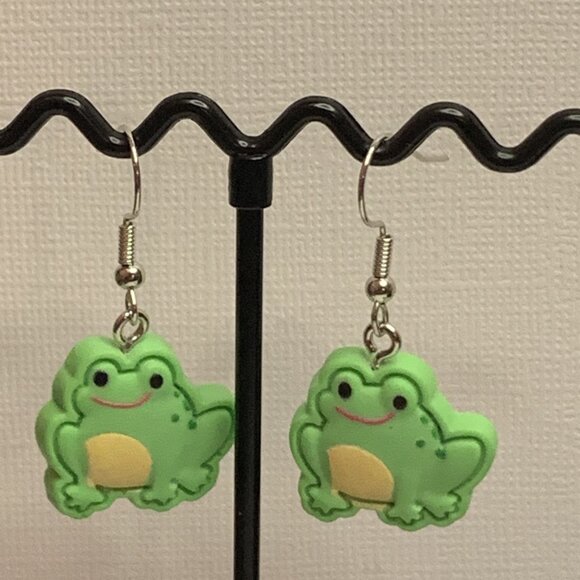 Frog Earring, Amphibian Earring, Silly Animal Earring, Gift Idea, Frog Jewelry - Picture 6 of 9